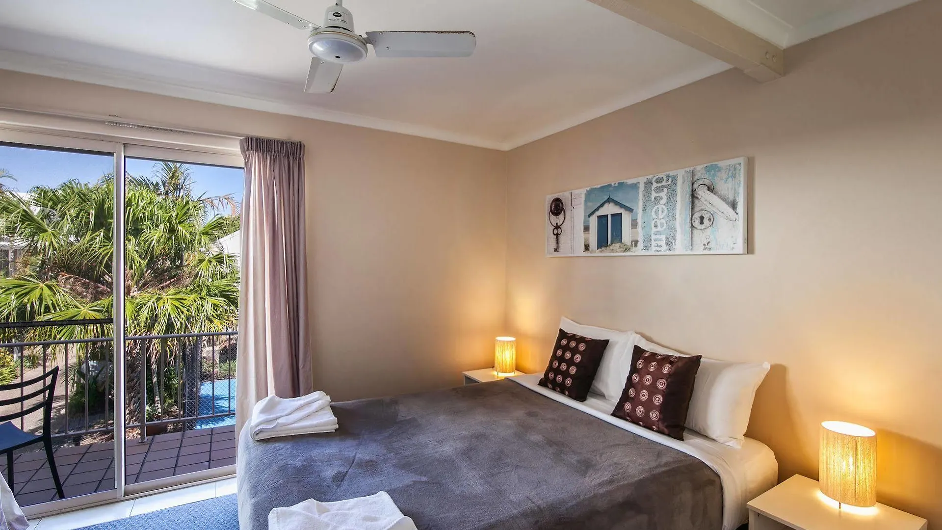 Pelican Beach Resort Noosa contacts