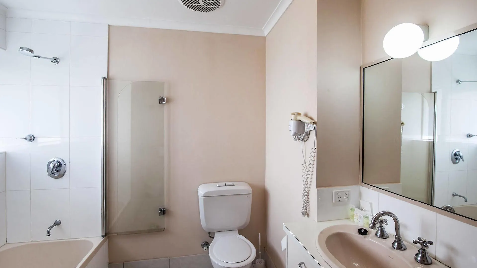 Pelican Beach Resort Noosa Noosaville
